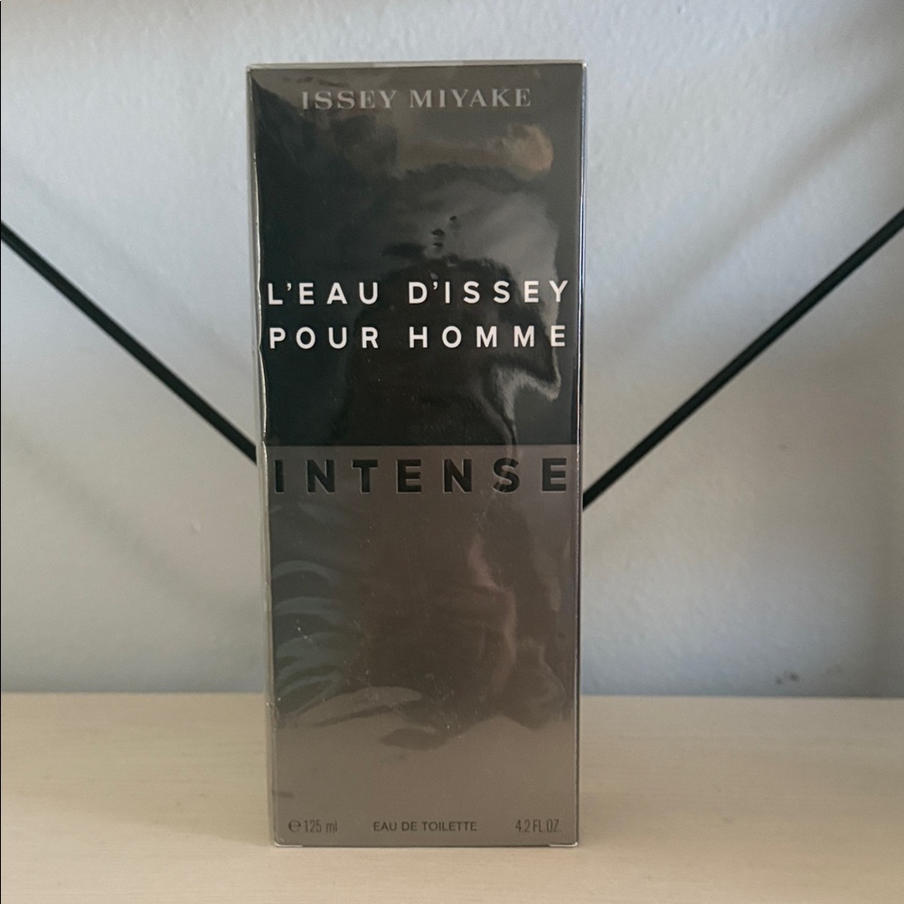 Issey Miyake L'Eau d'Issey Pour Homme Intense - Black and Gray